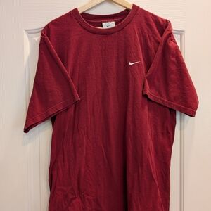 Nike Men's Burgundy Short Sleeve Tee